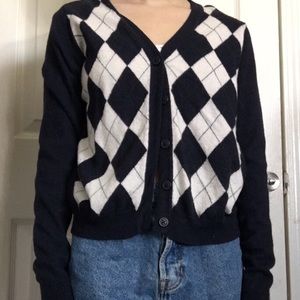 brandy melville elizabeth/hannah sweater